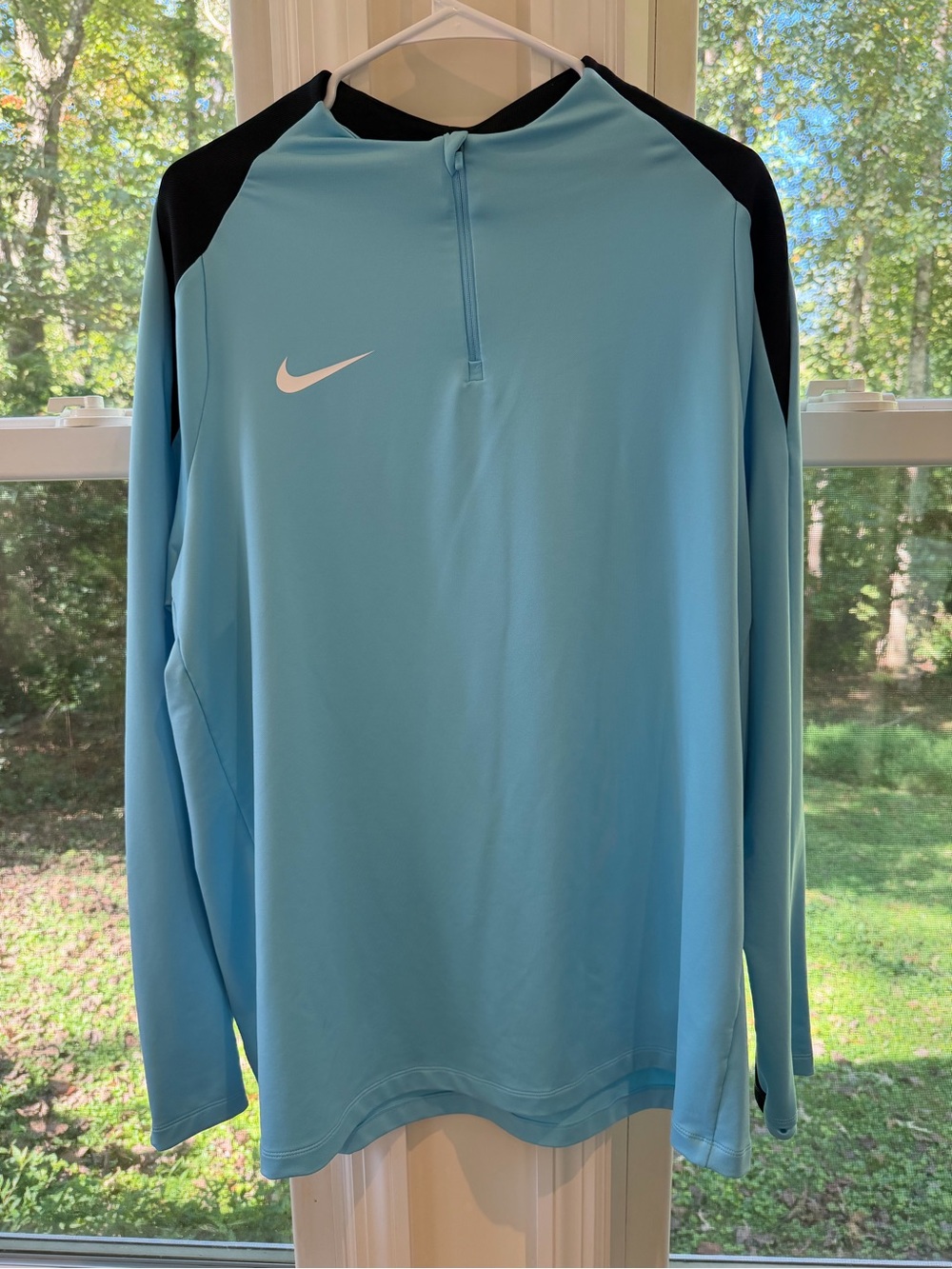 Nike Men’s Strike Dri-Fit slim fit long sleeve strike drill soccer zip jacket